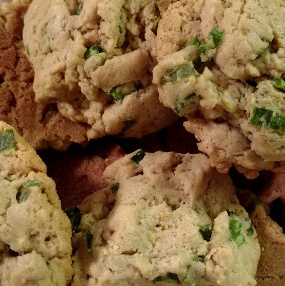 Photo of cookies made with green onions.