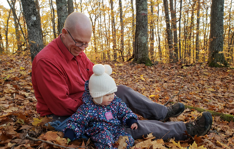 Photo of Papa Zesser with baby Baobao sitting among fallen leaves in Parc Mont-Morissette on Sunday, October 11, 2020. Photo by Mama Raven.
